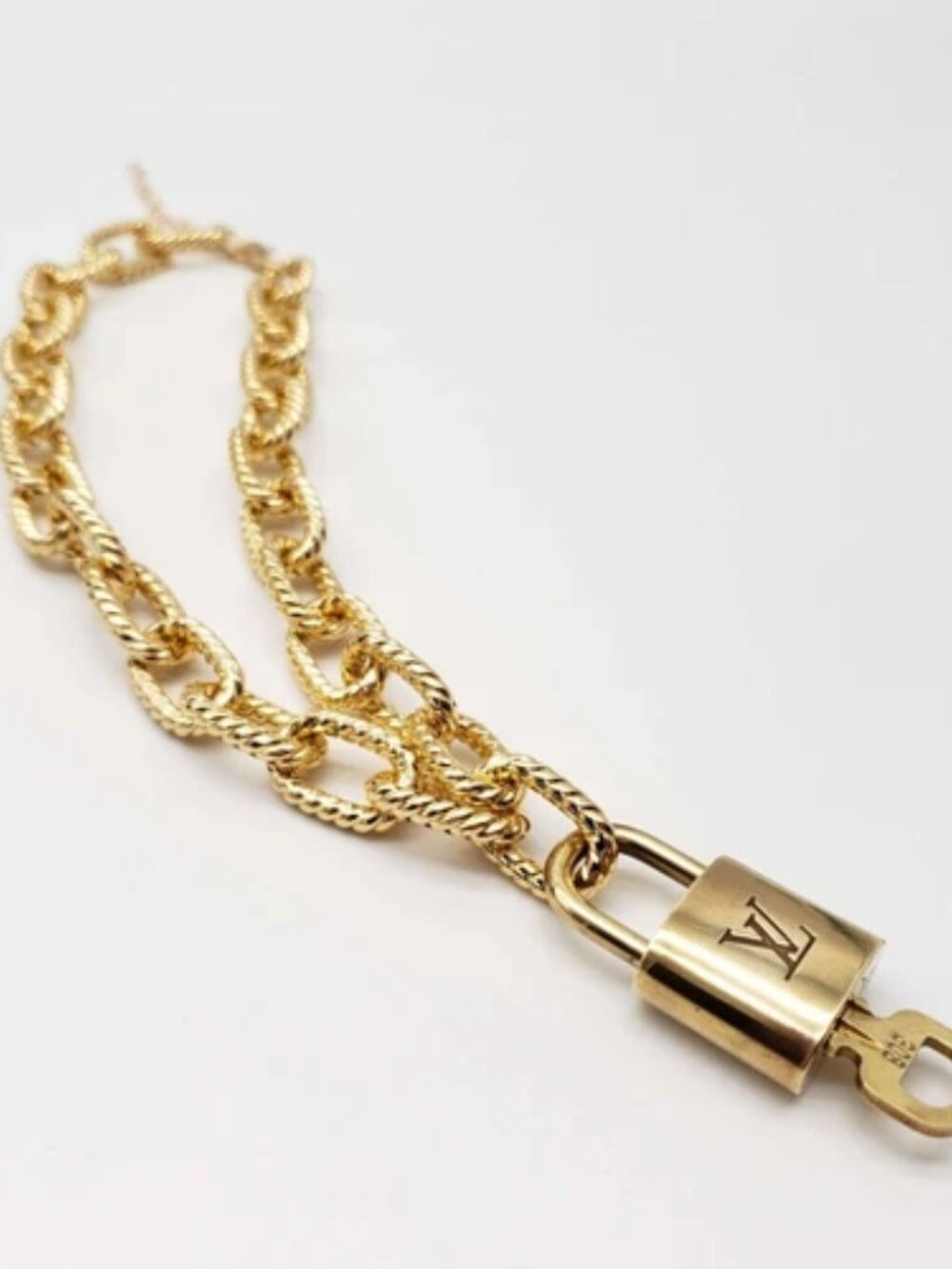 Gold-Plated Necklace with Authentic Louis Vuitton Padlock - Picture 6 of 10